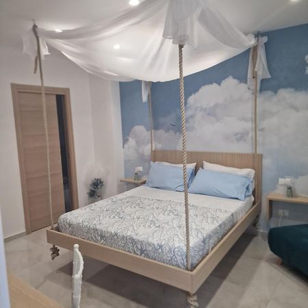 The Waves Bed & Breakfast Теразини Екстериор снимка