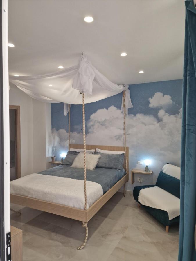 The Waves Bed & Breakfast Теразини Екстериор снимка