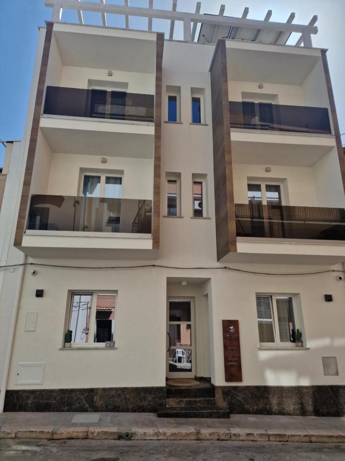 The Waves Bed & Breakfast Теразини Екстериор снимка