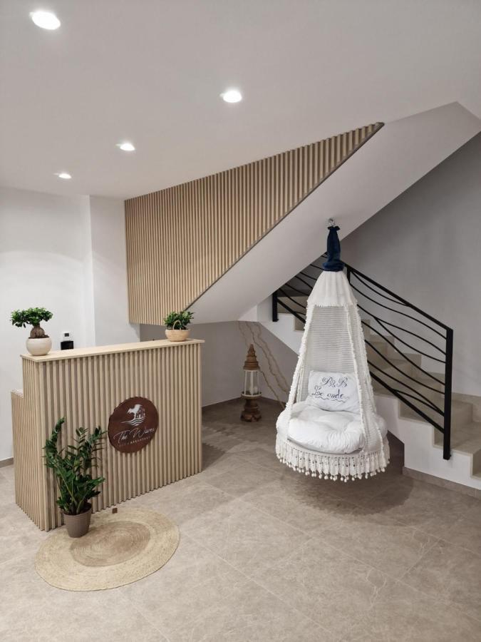 The Waves Bed & Breakfast Теразини Екстериор снимка