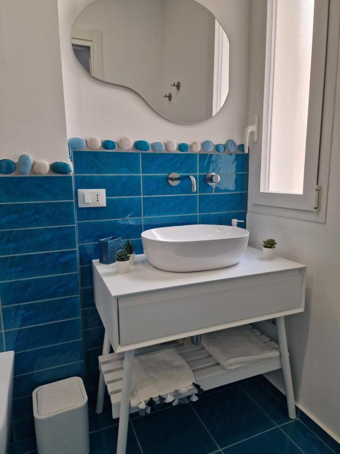 The Waves Bed & Breakfast Теразини Екстериор снимка