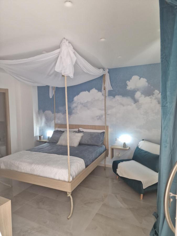 The Waves Bed & Breakfast Теразини Екстериор снимка