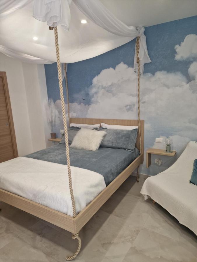 The Waves Bed & Breakfast Теразини Екстериор снимка