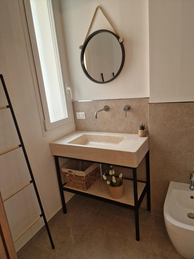 The Waves Bed & Breakfast Теразини Екстериор снимка