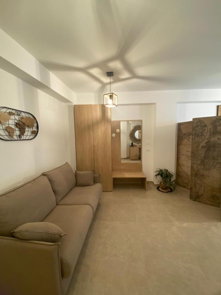 The Waves Bed & Breakfast Теразини Екстериор снимка